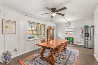 2205 Plantation Dr in East Point, GA - Foto de edificio - Building Photo