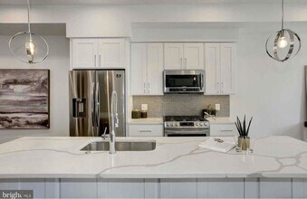 838 Varnum St NW, Unit 2 in Washington, DC - Foto de edificio - Building Photo