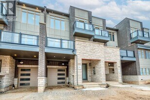 3326 Azam Wy in Oakville, ON - Building Photo