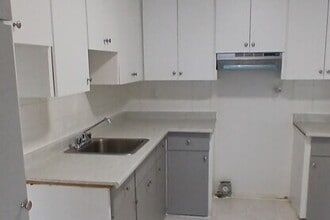 8590 Jean-Brillon Rue in Montréal, QC - Building Photo - Building Photo