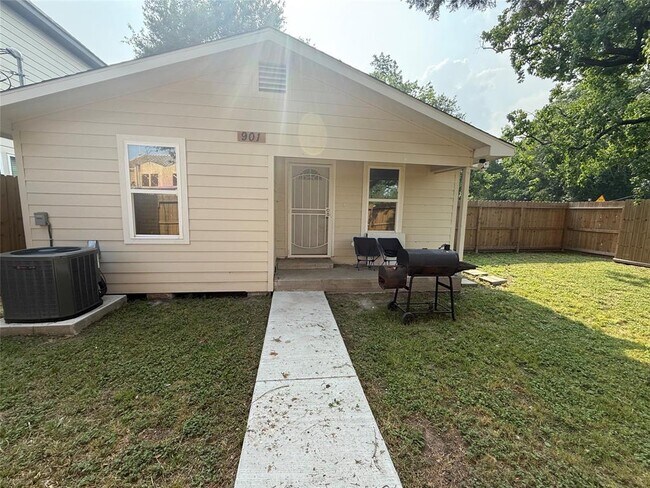 901 Dewalt St in Houston, TX - Building Photo - Building Photo