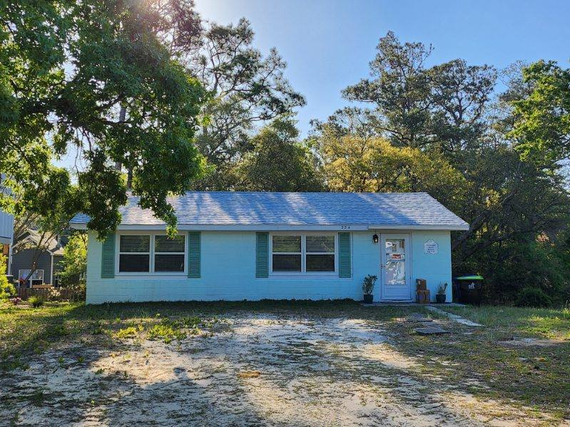 224 NE 46th St in Oak Island, NC - Building Photo