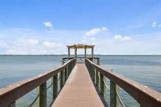 2858 Bayshore Trails Dr in Tampa, FL - Building Photo - Building Photo