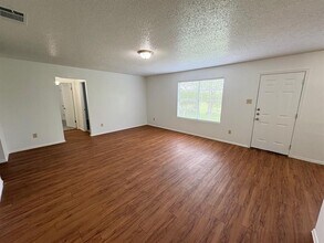 604 Great Britain Blvd in Austin, TX - Building Photo - Building Photo