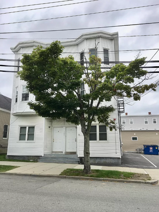 503 Wood St in Bristol, RI - Building Photo