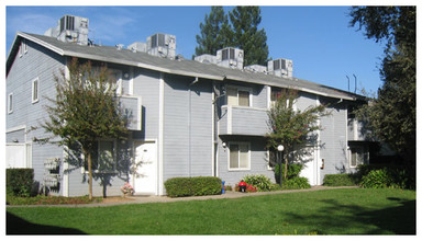 Myrtle Creek Apartments in Sacramento, CA - Building Photo - Building Photo