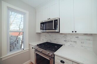 10 Duffley Ct in Brookline, MA - Building Photo - Building Photo
