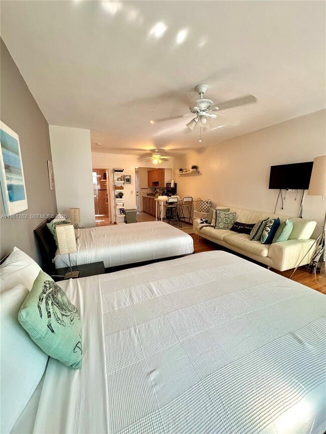 401 Collins Ave in Miami Beach, FL - Building Photo - Building Photo