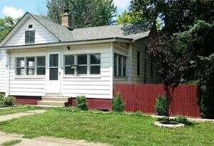 1019 W Taylor St in Bloomington, IL - Building Photo