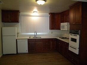 638 Montana St, Unit A in Monrovia, CA - Foto de edificio - Building Photo