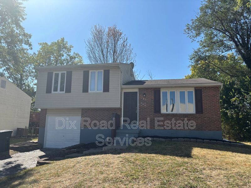 2351 Wienburg Dr in Moraine, OH - Building Photo