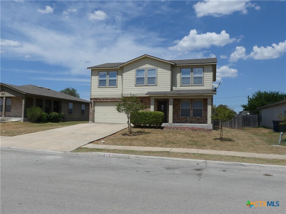 664 Northern Lights Dr in New Braunfels, TX - Building Photo