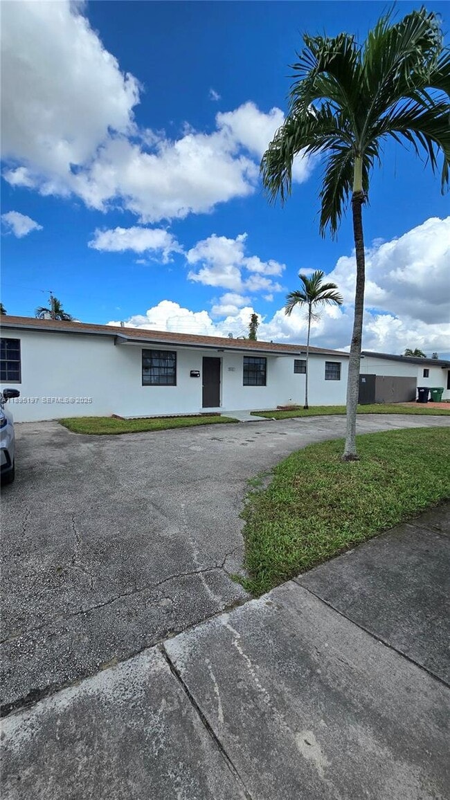 9332 SW 27th St in Miami, FL - Building Photo - Building Photo