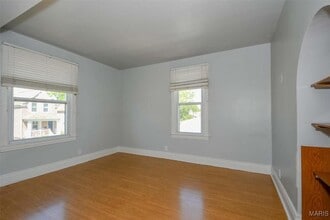6812 W Park Ave in St. Louis, MO - Foto de edificio - Building Photo