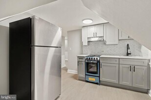 216 Collingdale Ave in Collingdale, PA - Building Photo