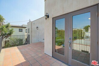 10567 Ayres Ave in Los Angeles, CA - Foto de edificio - Building Photo