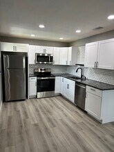 460 Base Ave E in Venice, FL - Building Photo - Building Photo