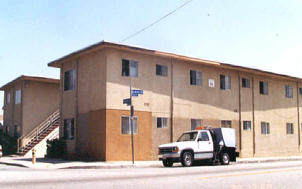 4300 Verona St in Los Angeles, CA - Foto de edificio