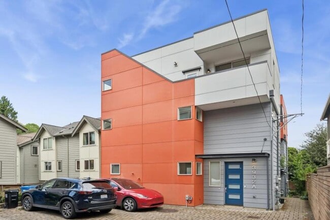 property at 3932 S Brandon St