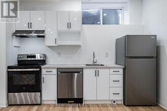 11 Craig Crescent in Toronto, ON - Building Photo - Building Photo