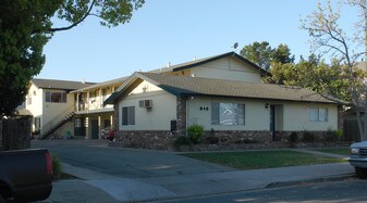840 El Cerrito Way in Gilroy, CA - Building Photo