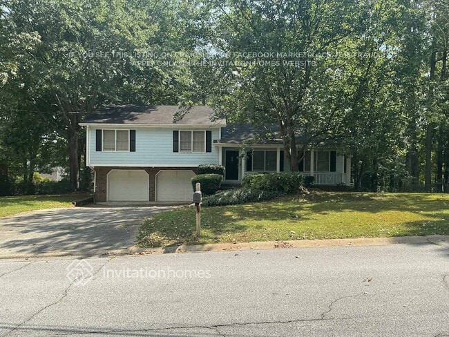 property at 4258 Castlegate Dr