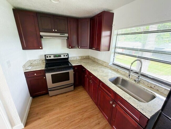 property at 813 W Jefferson St