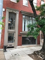 812 N Calvert St Apartamentos