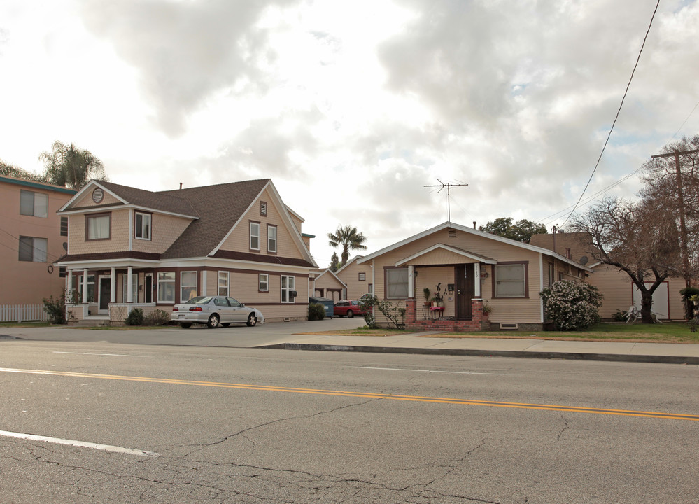 9630-9638 Flower St in Bellflower, CA - Foto de edificio