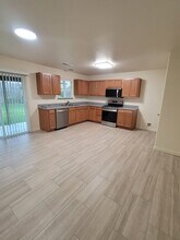 4217 W Rialto Ct in Visalia, CA - Foto de edificio - Building Photo