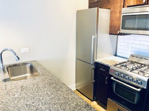 2642 W Luther St in Chicago, IL - Building Photo - Building Photo