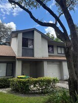 5224 Gate Lake Rd in Tamarac, FL - Building Photo