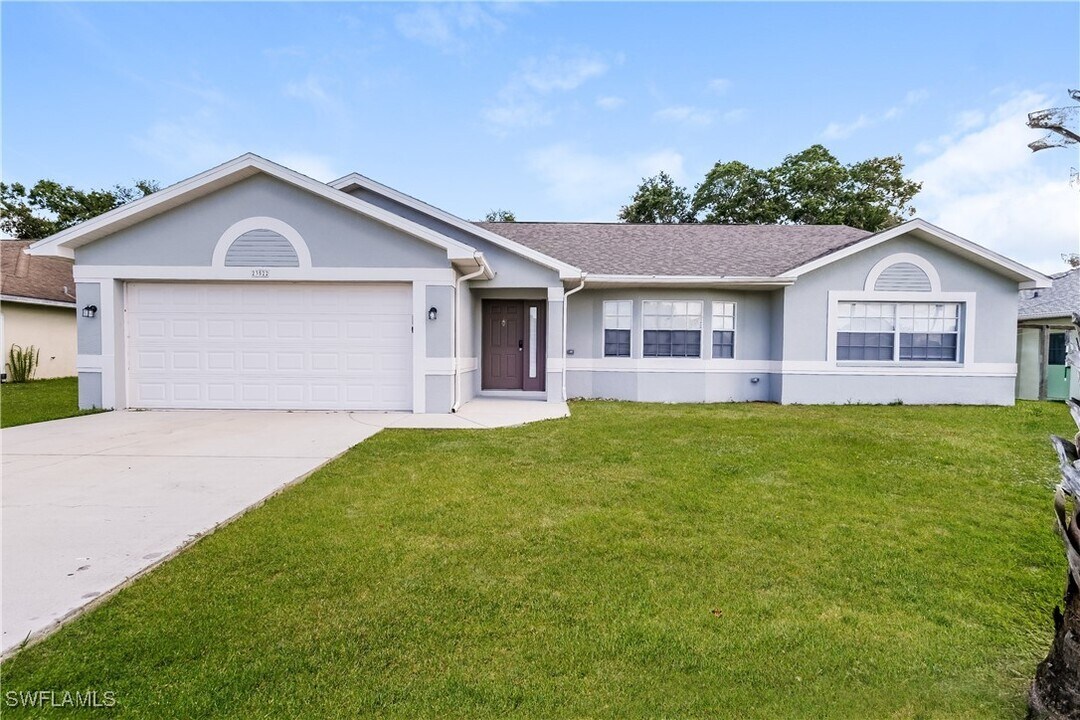 23522 Moreland Ave in Port Charlotte, FL - Building Photo