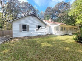 10500 Rivertown Rd in Fairburn, GA - Building Photo