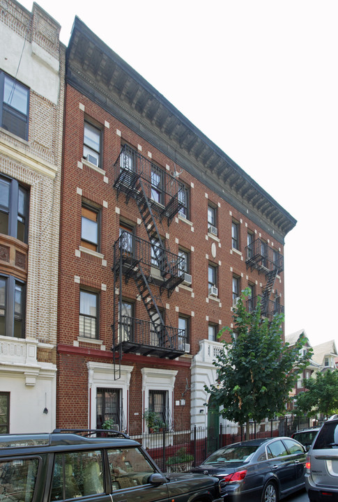 Elmore Apartments in Brooklyn, NY - Building Photo