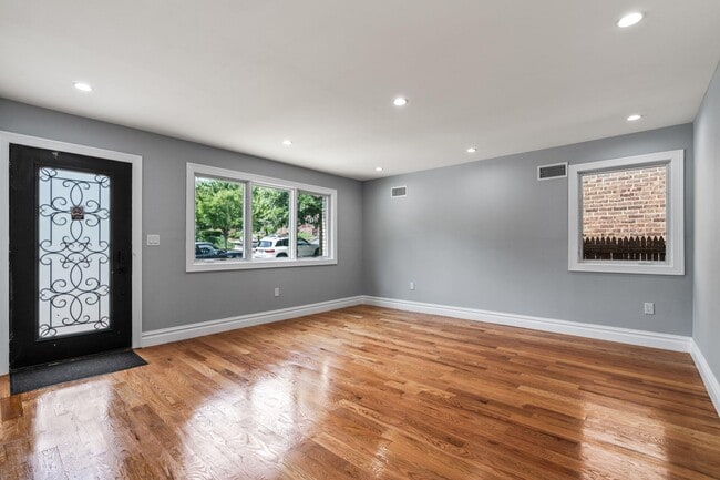 264-52 73rd Ave in Queens, NY - Building Photo - Building Photo