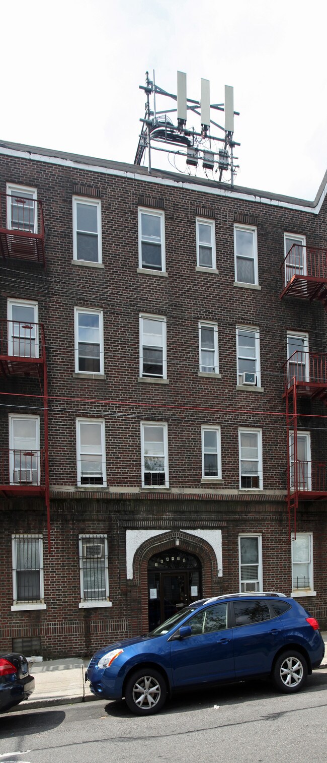 164-18 43rd Ave in Flushing, NY - Building Photo - Building Photo