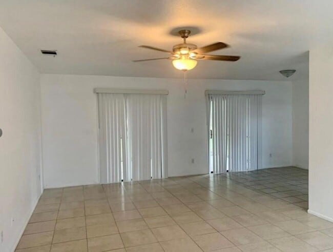 2205 17th Ave SW in Vero Beach, FL - Building Photo - Building Photo