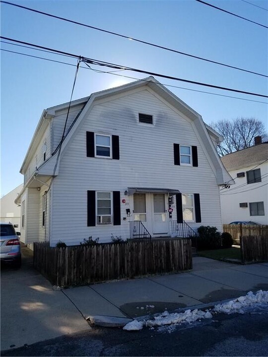 203 Sweet Ave in Pawtucket, RI - Building Photo