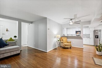 3412 Lakeside View Dr in Falls Church, VA - Building Photo - Building Photo