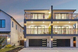 909 Bayonne St in Dallas, TX - Foto de edificio - Building Photo
