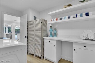 740 Park Shore Dr in Naples, FL - Building Photo - Building Photo