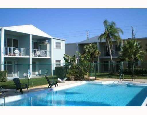 1500 Crescent Cir-Unit -A-15 in Lake Park, FL - Building Photo