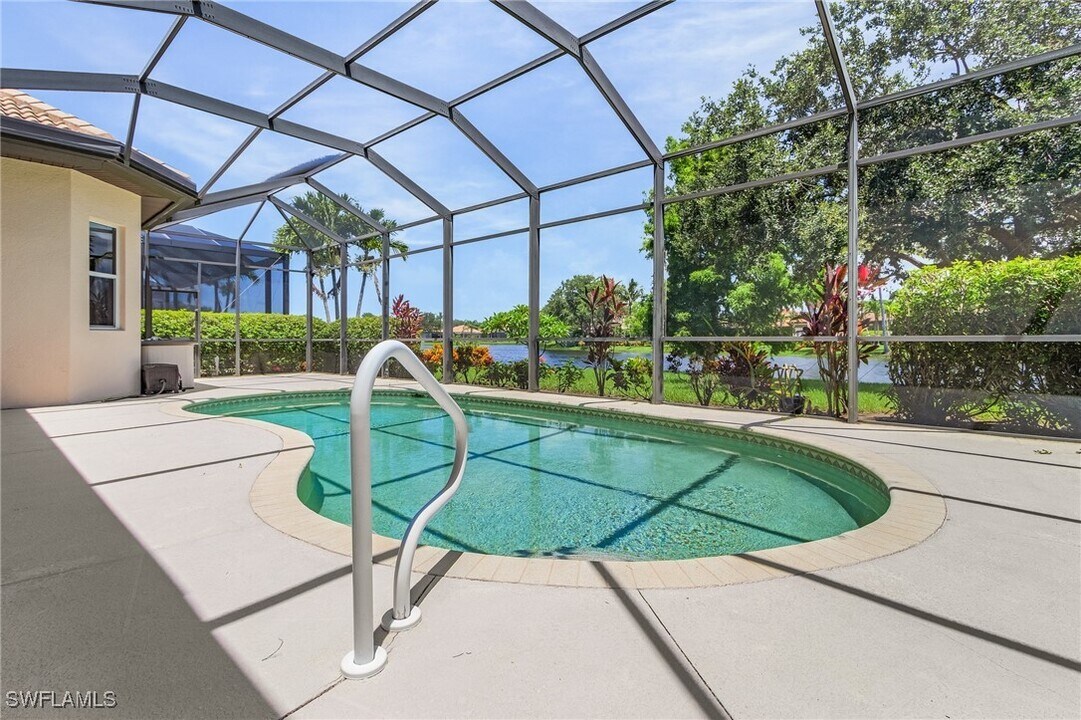 12518 Grandezza Cir in Estero, FL - Building Photo