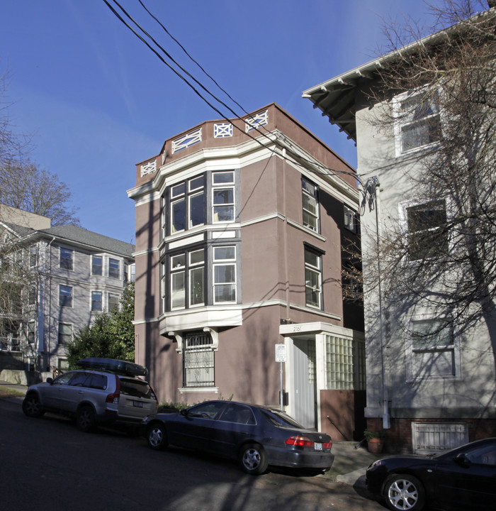 2161 SW Yamhill St in Portland, OR - Building Photo