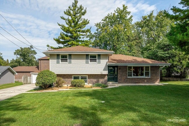property at 138 W Chicago Ave