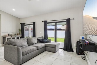 7754 NW 201st Terrace in Hialeah, FL - Building Photo - Building Photo