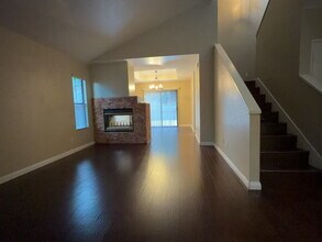 564 Brittany Dr in Corona, CA - Building Photo - Building Photo