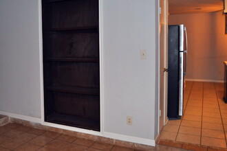 111 Rigby Owen Rd in Conroe, TX - Foto de edificio - Building Photo