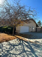 20521 Tonawanda Rd in Apple Valley, CA - Building Photo - Building Photo